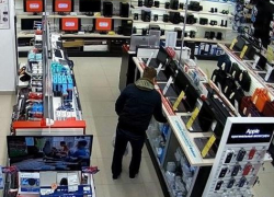 Новороссиец украл фотоаппарат и не заметил видеокамеру