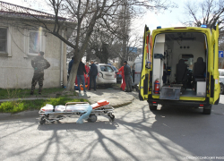 "Скорая", носилки и две иномарки: жесткая авария произошла в центре Новороссийска 
