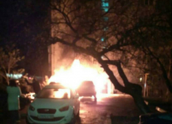 Два автомобиля подожгли ночью в Новороссийске