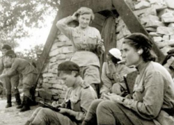 Новороссийск 75 лет назад: поддержать наших солдат прилетели "Ночные ведьмы"