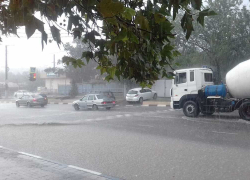 Доброе утро в Новороссийске: над улицей Видова летают и орут чайки, а на Мира воды — по капот