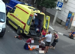 Камеры показали, как мотоциклист убил бабушку в Новороссийске