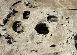 Сабли, доспехи, останки коней: под Новороссийском обнаружили могильник эпохи средневековья