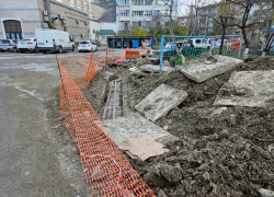 Разрыли и исчезли: двор в Новороссийске выглядит как после «бомбёжки»