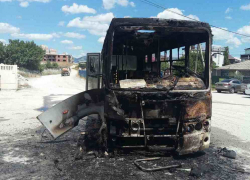 Автобус в Новороссийске превратился в "головешку"