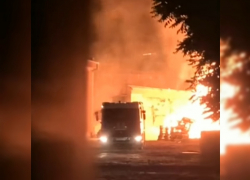 В Новороссийске разбушевался пожар