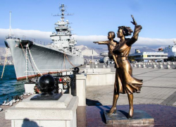 День в истории Новороссийска. Куда смотрит жена моряка?