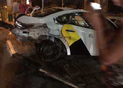 Почем картошка? В Новороссийске мощным ударом машину выкинуло на тротуар