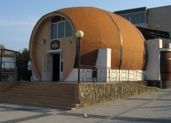 Мужчина демонстрировал свои гениталии средь бела дня в центре Новороссийска