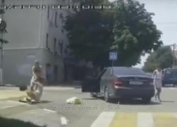 В драке только девушки: прямо сейчас на улицах Новороссийска