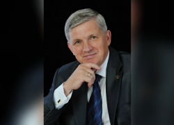 Депутат Константин Павлихин зарабатывает вдвое меньше супруги