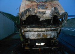 Грузовик загорелся по дороге в Новороссийск