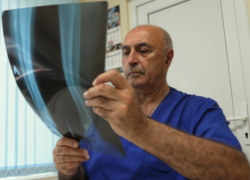 Вредные привычки гениального доктора: поздравляем хирургов с профессиональным праздником