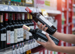 В магазинах и ресторанах будут обязаны показывать и выставлять отечественные вина – новороссийцам на заметку