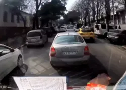 В Новороссийске водитель легковушки демонстративно не пропускал «скорую»