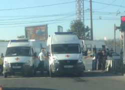 Легковой автомобиль протаранил полную пассажиров маршрутку в Новороссийске