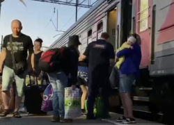 В Новороссийск прибыли пассажиры поезда из Воркуты, сошедшего с рельс в Коми