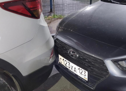 Новороссийский автохам меняет машины, но не методы парковки 