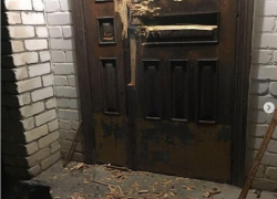 Мужчина с топором в руках ломился в дом жительницы Новороссийска