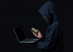 Сразу два новороссийца за сутки перевели деньги лжеброкерам