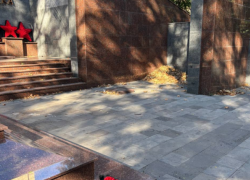 «Так выглядит сердце города-героя. Позор!»: новороссийцы в шоке от «порядка» на Площади Героев