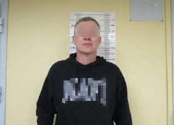 Высокий новороссиец устроил скандал в самолете 