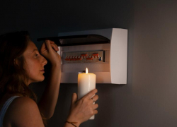 Света нет, но вы держитесь! В Новороссийске вновь аварийные отключения электроэнергии