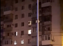 Новороссиец истекал кровью, пока женщина устраивала шоу на подоконнике