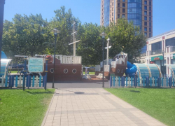 «Дети могут провалиться!»: жительница Новороссийска жалуется на состояние детской площадки