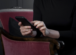 Жительница Новороссийска украла два телефона у собутыльника