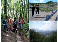 Спасателям пришлось на руках спускать женщину с горы 