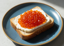 Купили красную икру в Новороссийске: какой опасный консервант нужно избегать 