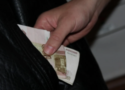 Гость украл у жительницы Новороссийска деньги, пока она отвлеклась