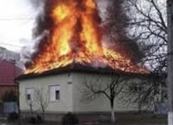 В Новороссийске огнем оказался охвачен столярный цех 