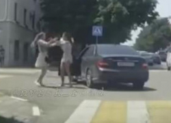Амазонки из Новороссийска: драка на дороге чуть не продолжилась в полиции 