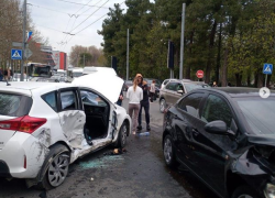 Три человека пострадали в утреннем ДТП в центре Новороссийска