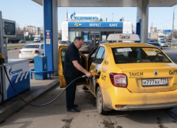 Таксистам могут дать приоритет на заправках Краснодарского края