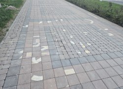 «А нельзя сделать как было?», - новороссиец-перфекционист недоволен укладкой тротуара