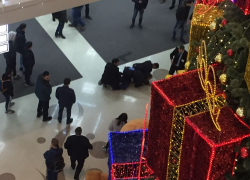 Около десяти охранников "Красной площади" не могли справиться с новороссийцем