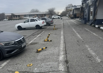 Туалет убрали, а вокруг не посмотрели: новороссийца возмущает беспорядок на Малой Земле  