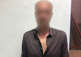 Сорвал с женщины украшения — в Новороссийске задержали подозреваемого в грабеже