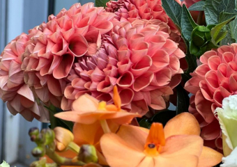 Чем привлекательны букеты из осенних цветов, рассказала флорист из Новороссийска