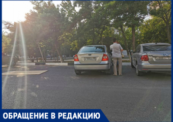 Прилетело откуда не ждали: элементы зданий летят в головы и машины новороссийцев