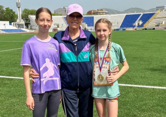 75-летняя чемпионка Европы тренирует новороссийских спортсменов 