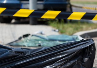 Женщина выпала с балкона и разбилась насмерть в Новороссийске 