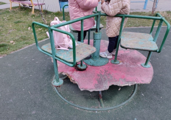 И на этом катаются новороссийские дети