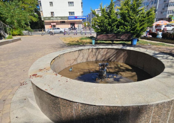 На одной из улиц Новороссийска обещают починить фонтан и навести порядок