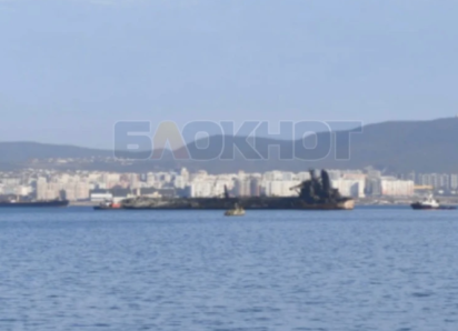 Танкер, горевший в Сочи, притащили в порт Новороссийск