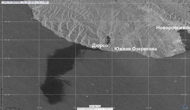 Площадь разлива нефти у берегов Новороссийска оказалась больше в 400 тысяч раз
