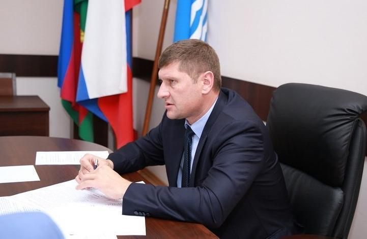 Заместитель губернатора Андрей Алексеенко хотел обрадовать брошенных КЖС дольщиков хорошими новостями